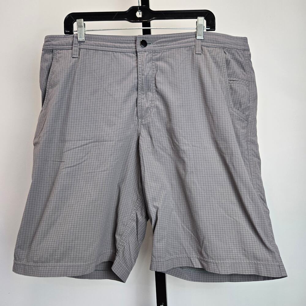 Lululemon Shorts Performance Men's Gray Grid Plaid Golf Chino 10" Inseam 40‎